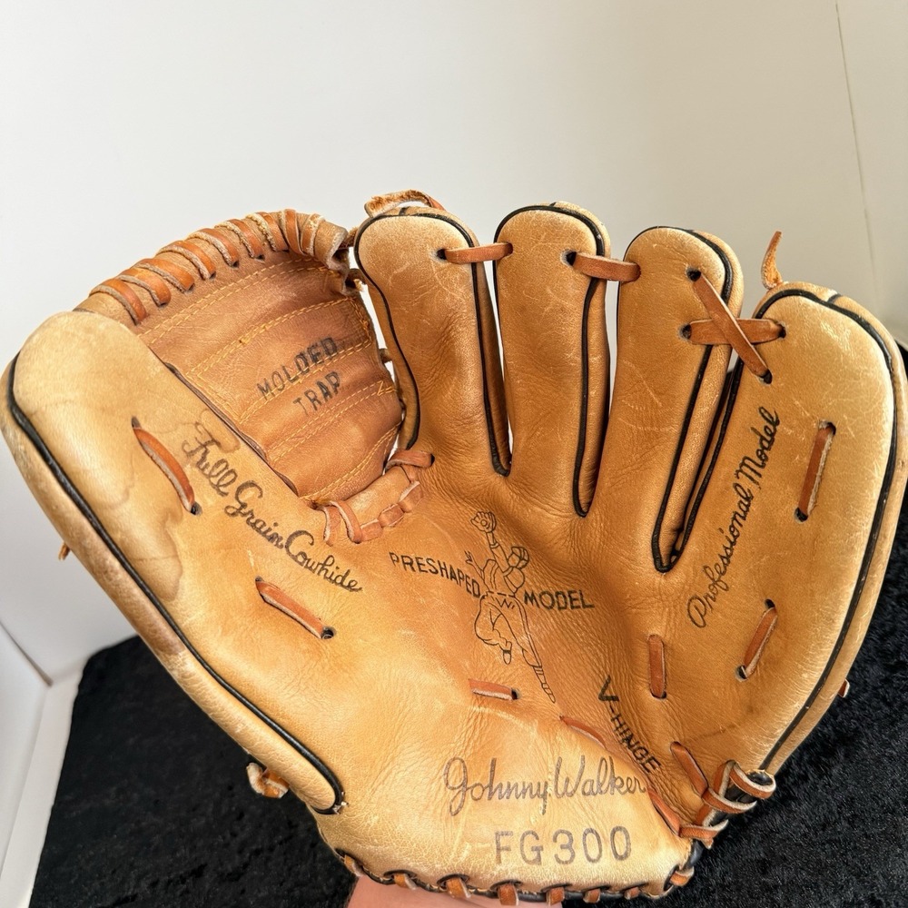 Johnny Walker FG 300 Custom Built Pro Model RHT Baseball Glove 1960s-70s Japan